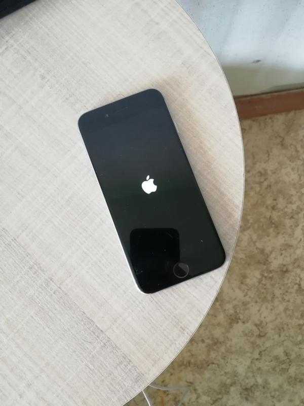 Айфон 7 включается и выключается без остановки. iphone выключается сам по себе. устройство висит на «яблоке» после сброса на заводские настройки