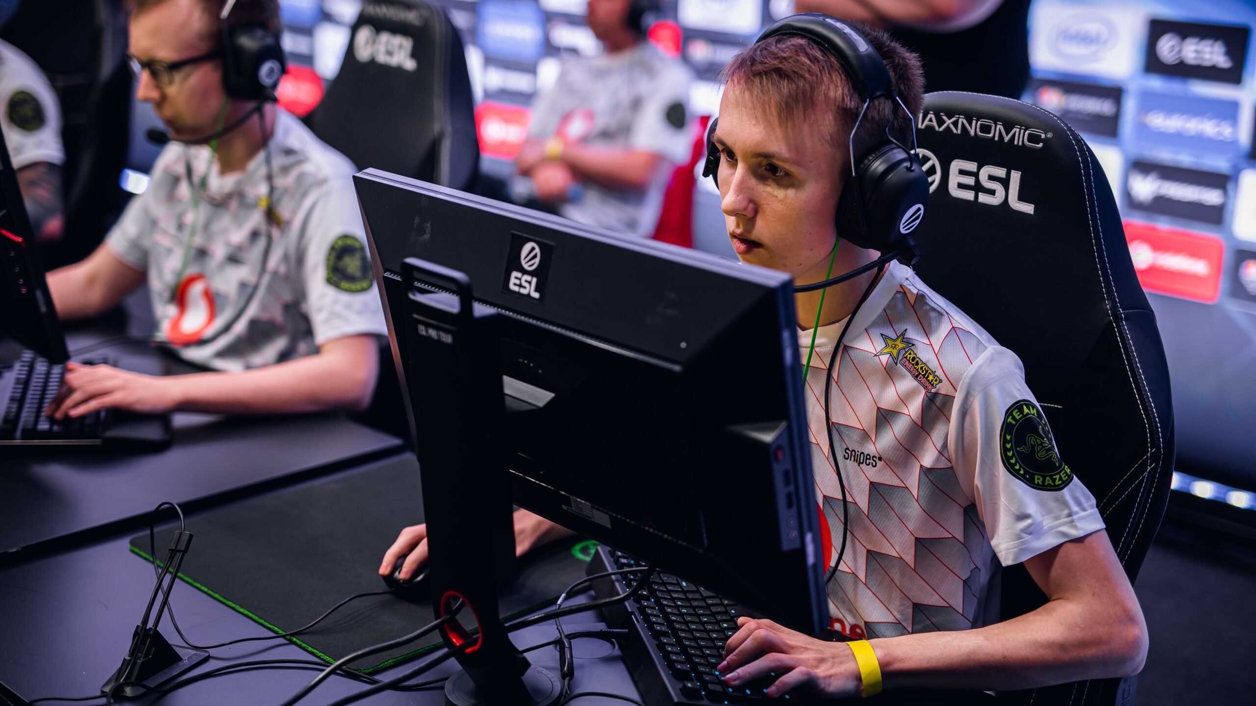 Сколько зарабатывают киберспортсмены dota 2, cs go в россии, мире?