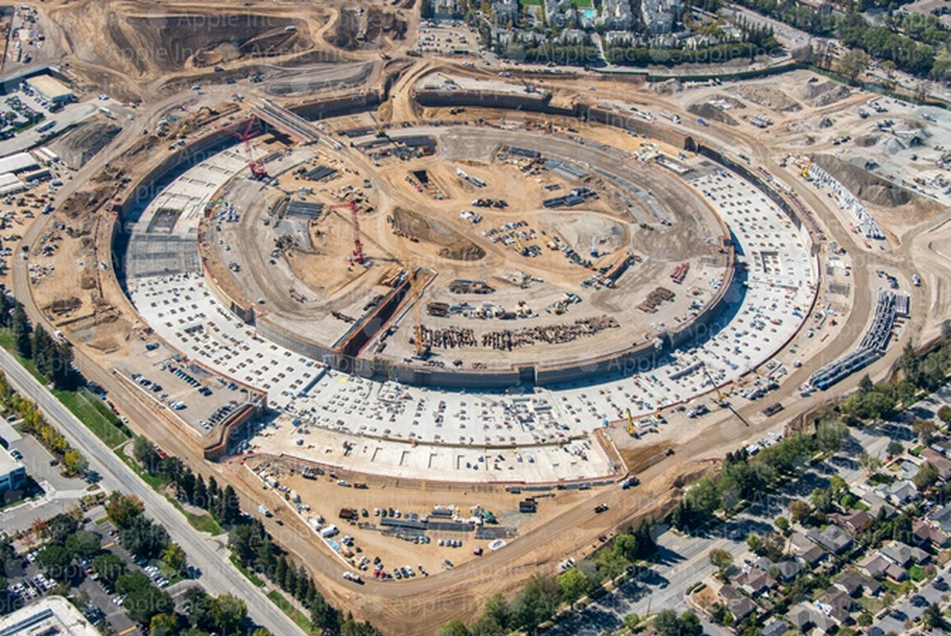 Взгляд с высоты птичьего полета на грандиозное строительство apple campus 2 — шедевр нормана фостера | развлекательный журнал